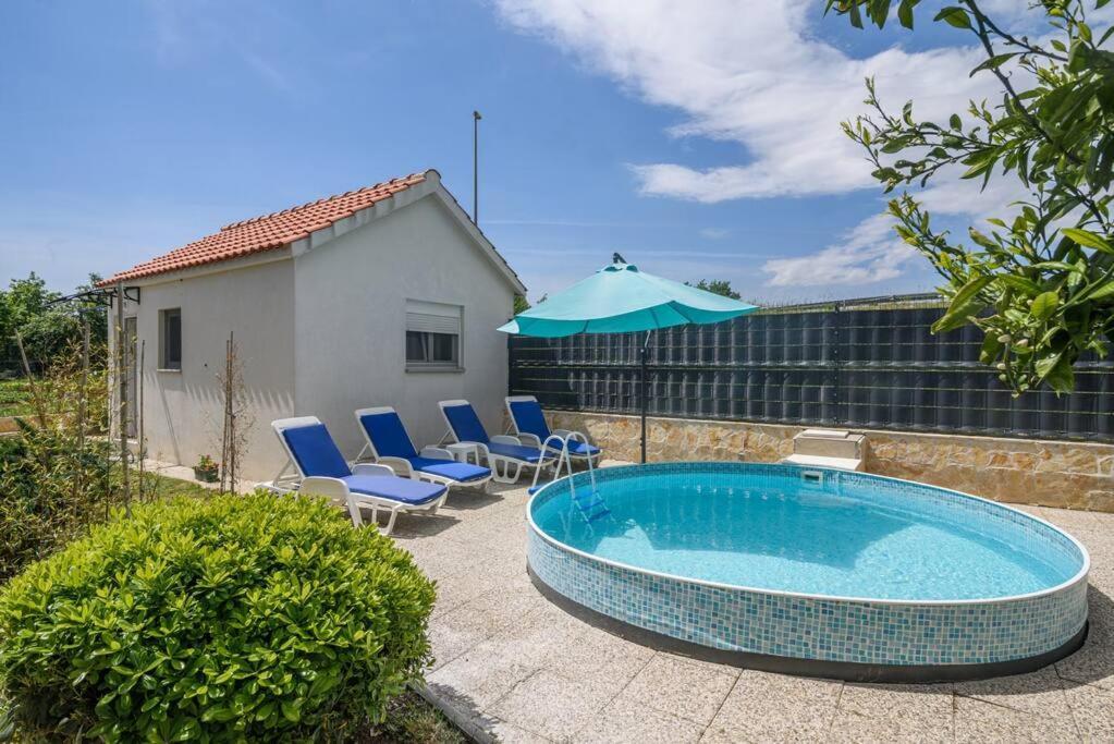 New Apartment With Pool And Jacuzzi Only For You Kaštela Buitenkant foto